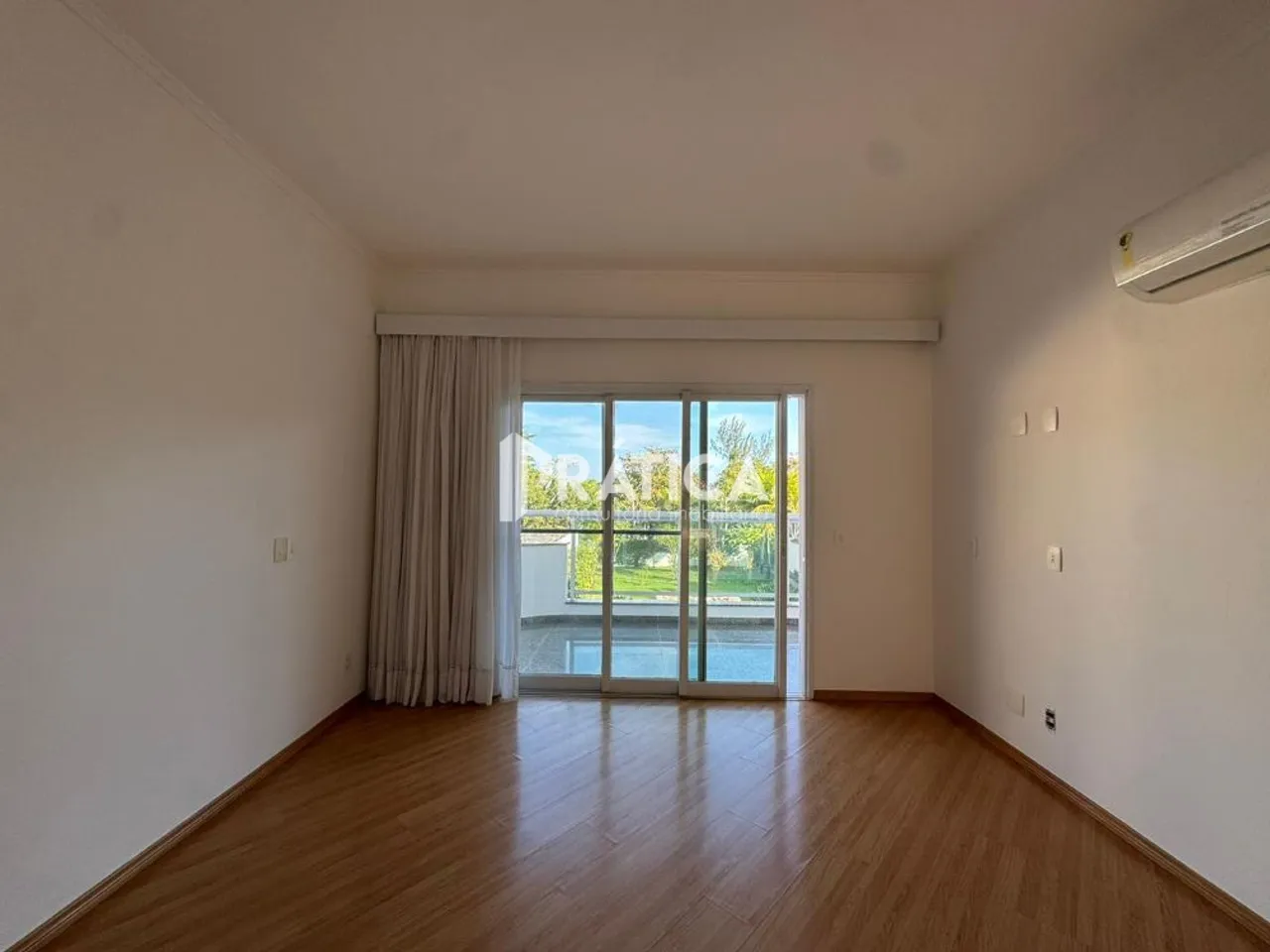 House with 5 bedrooms and 5 bathrooms, balcony grill — photo 17