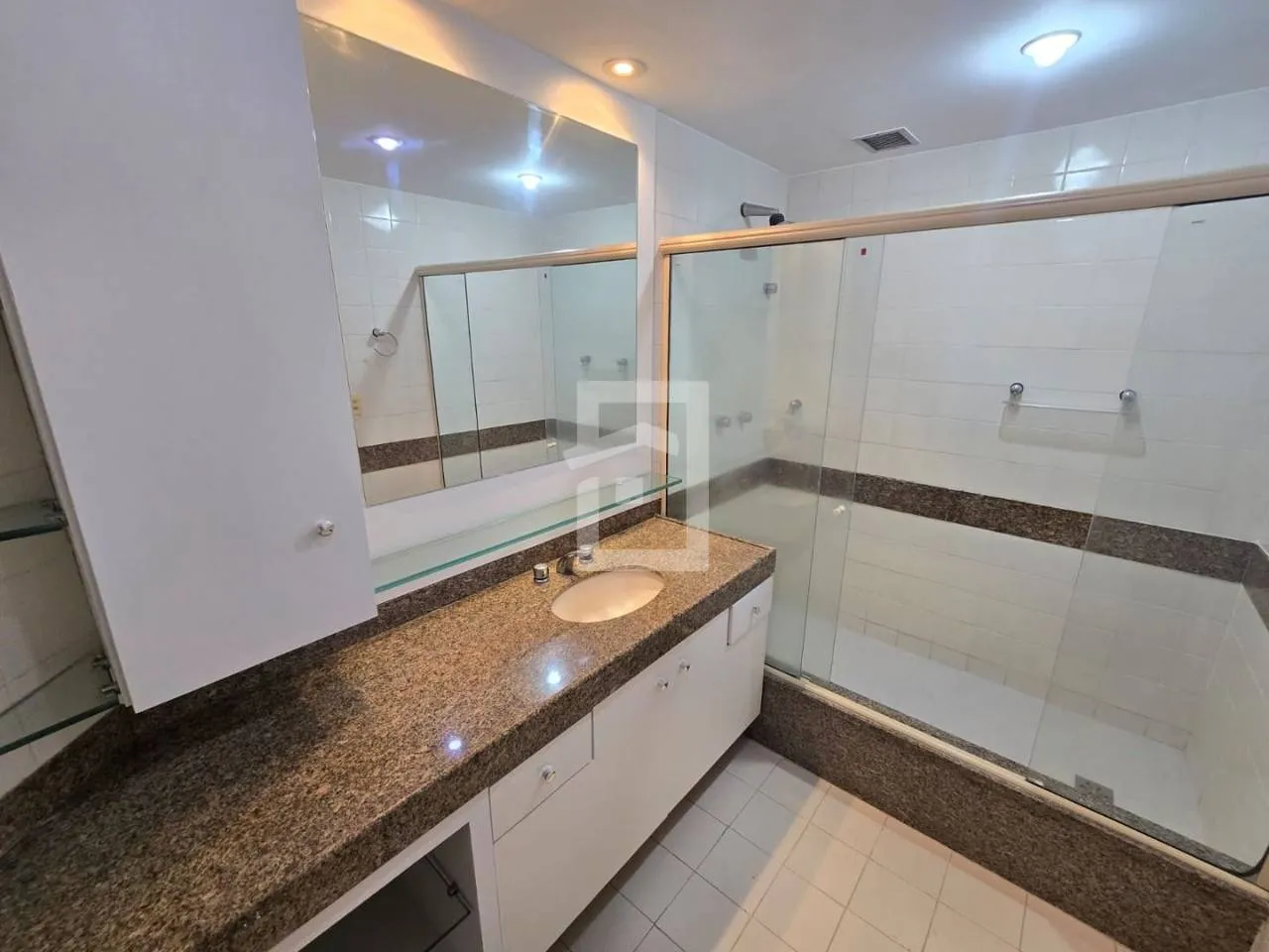 Ванна та 3 спальні: квартира 193 м² — photo 54