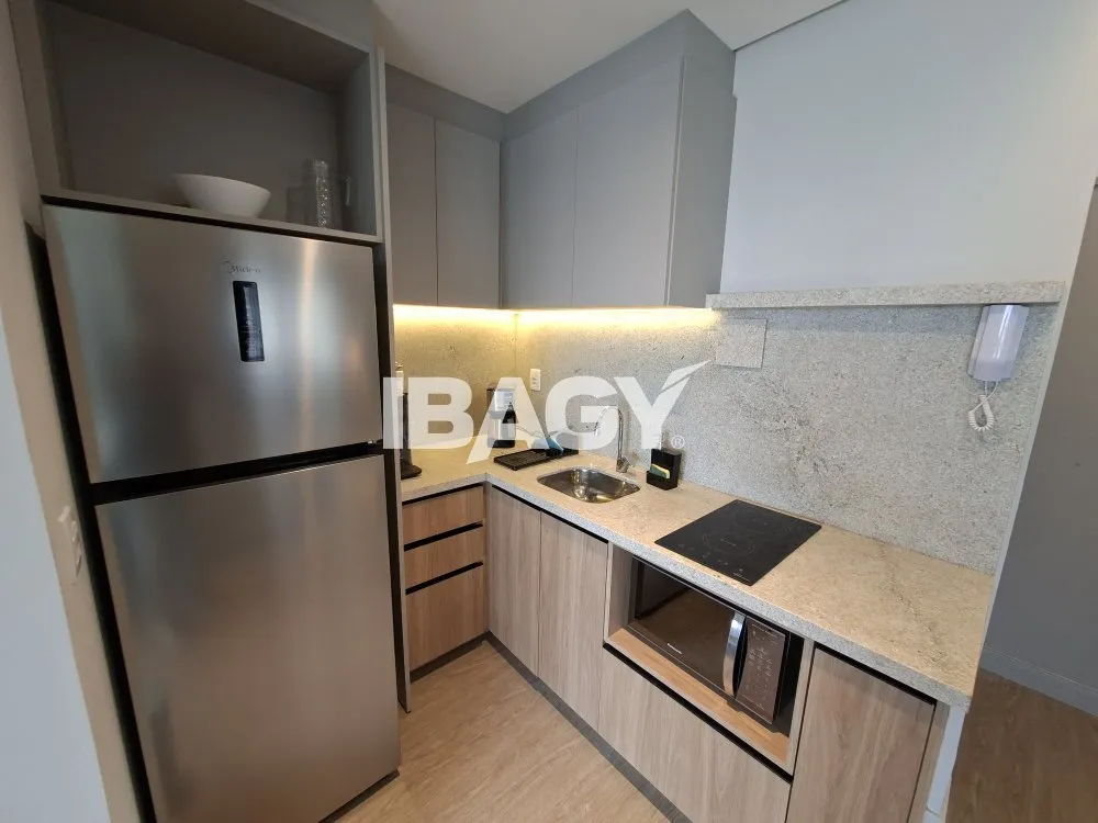 Studio with a glassed-in balcony and open-plan kitchen — photo 79