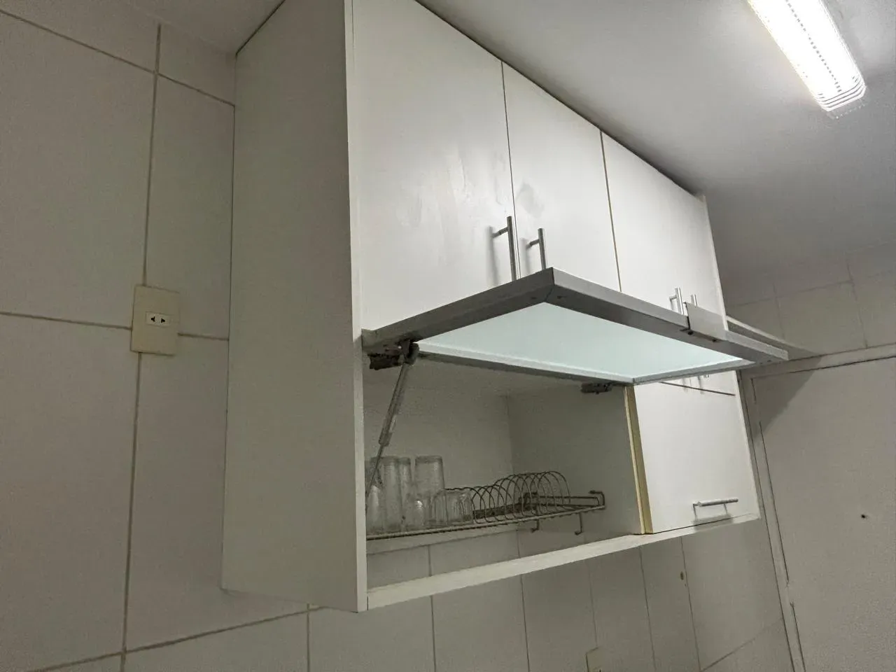 2-bedroom apartment with wood or laminate floors — photo 3