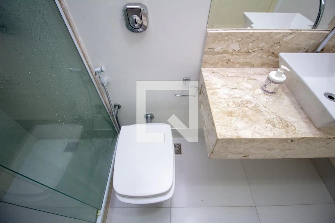 Furnished apartment with 3 bedrooms and 5 bathrooms — photo 27