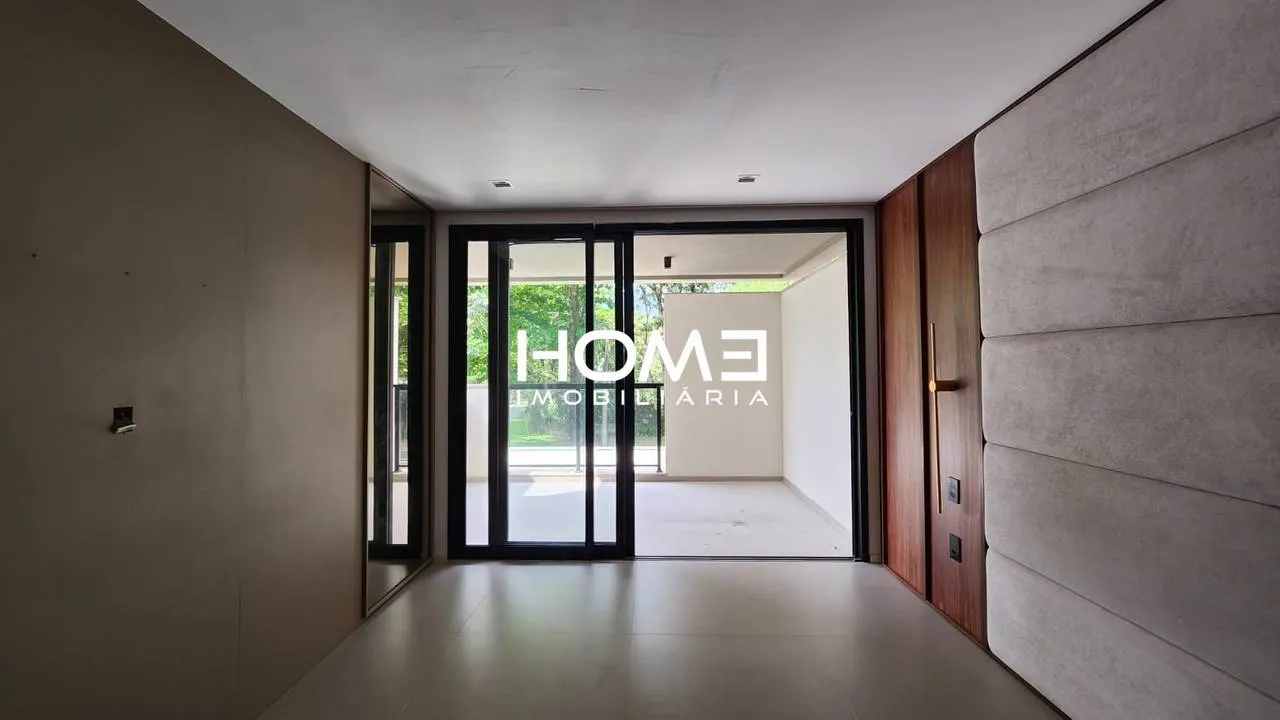 Furnished house, 357 m², with floor-to-ceiling windows — photo 25
