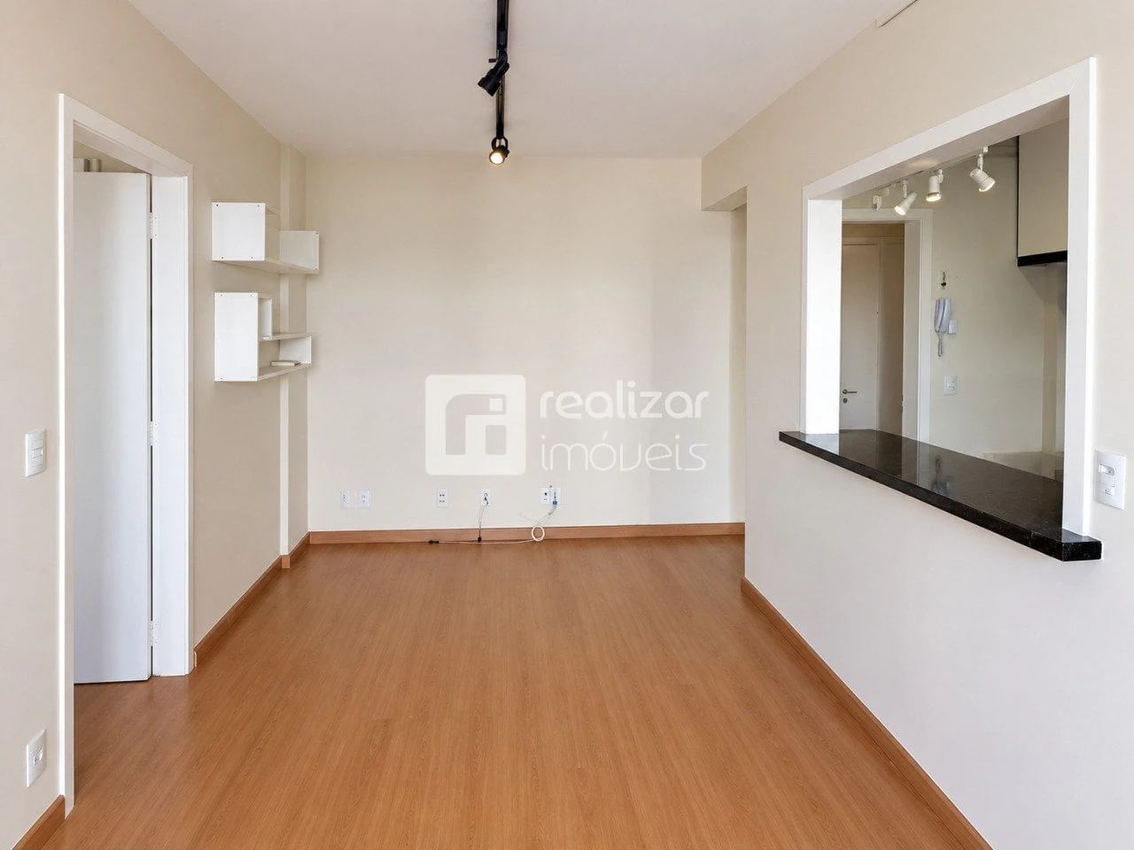 One-bedroom apartment with a washing machine — photo 9