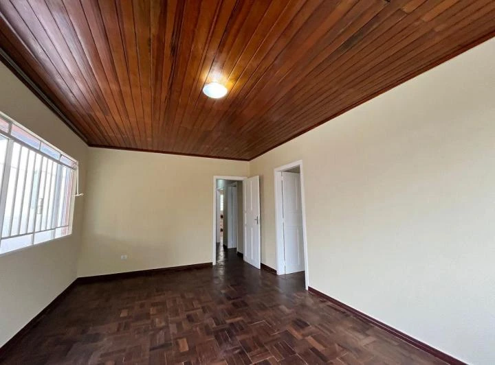 House with 3 bedrooms and 480 m² plus 2 parking spots