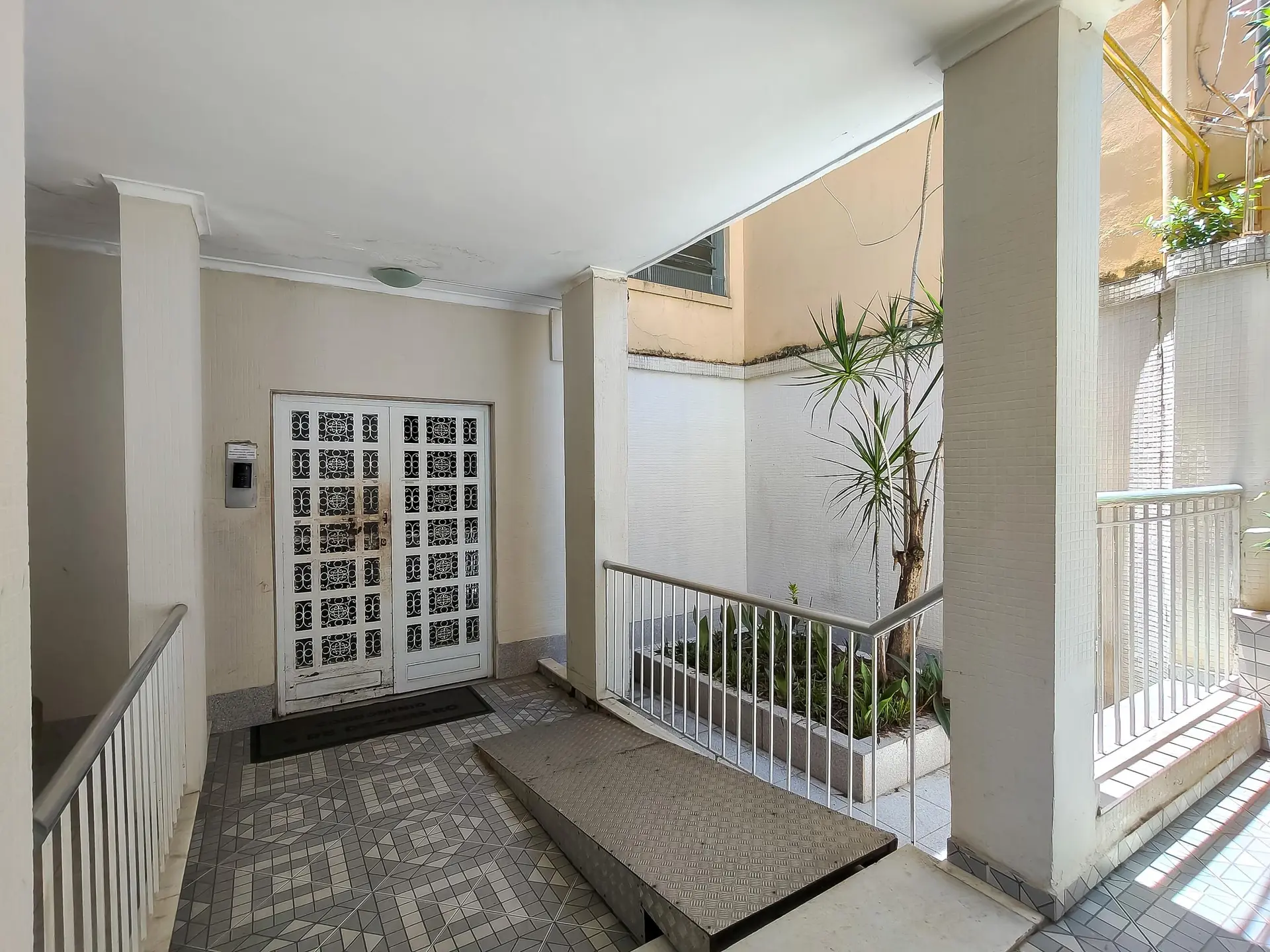 Furnished 3-bedroom apartment with 2 bathrooms — photo 16