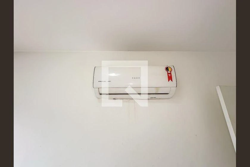 One-bedroom apartment in a building with a gym — photo 29
