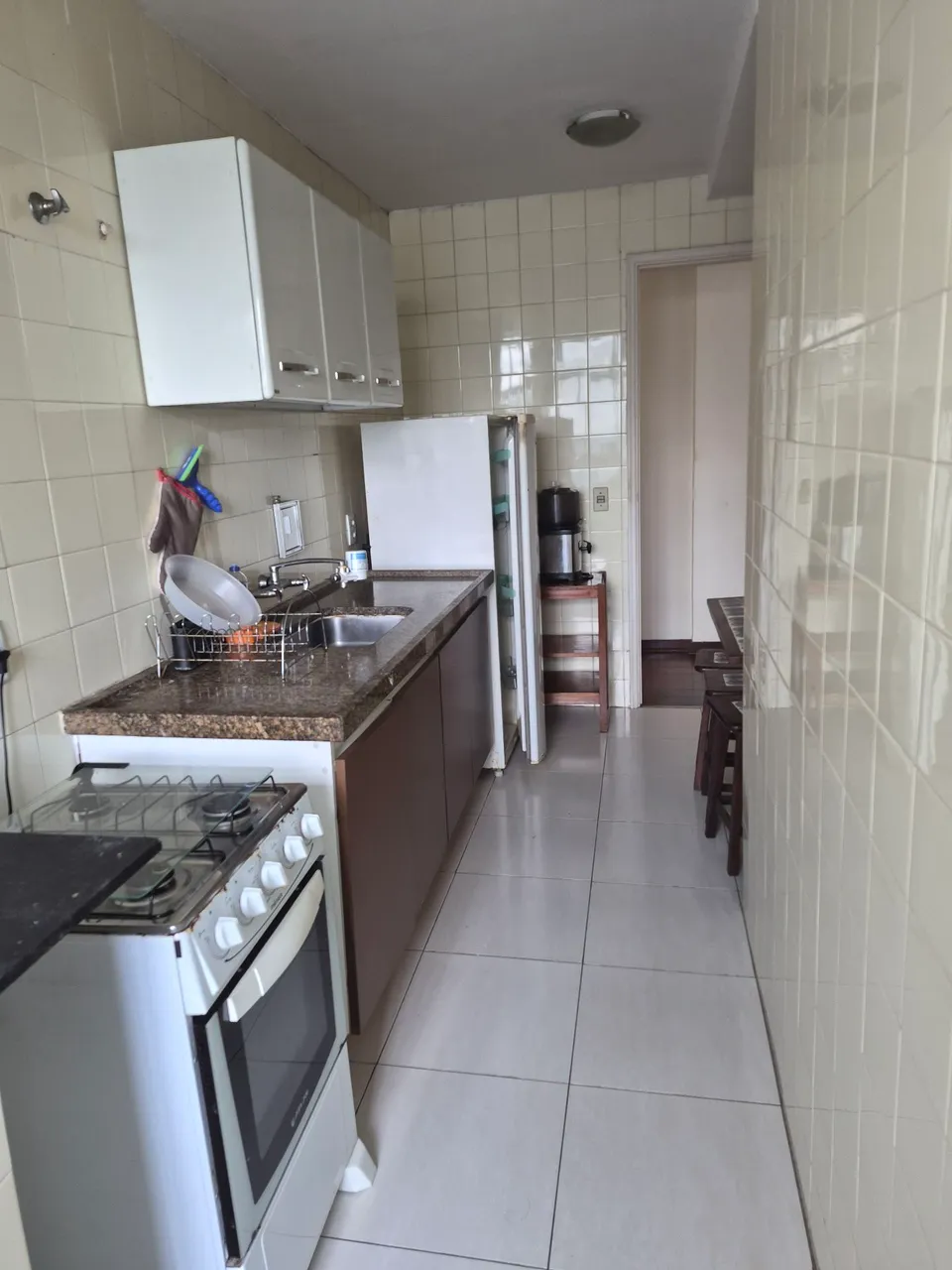 One-bedroom apartment in a building with a gym — photo 9