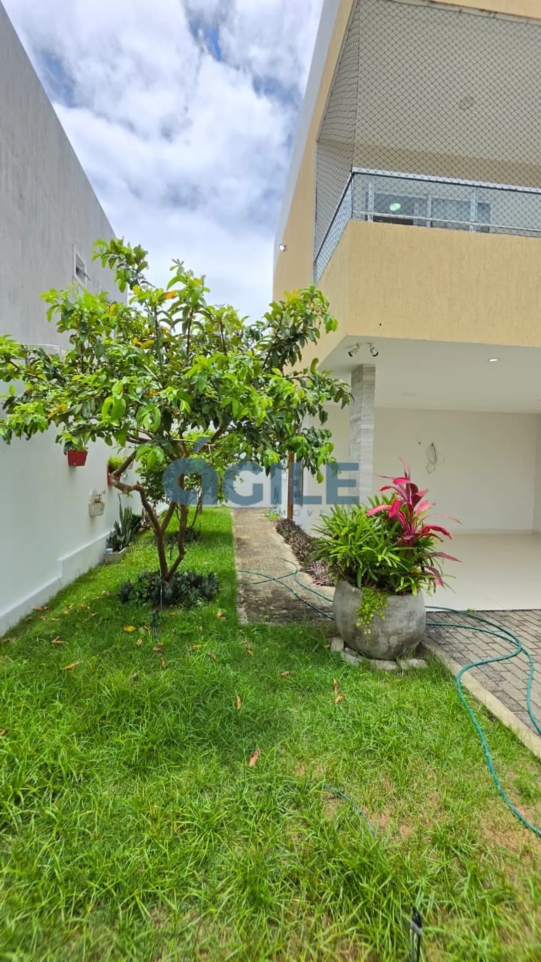 Washing machine in a 4-bedroom house, 200 m² — photo 28