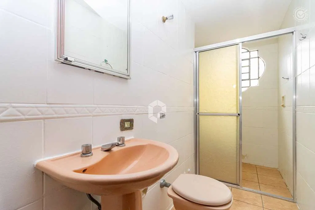 Wood or laminate floors in a 3-bedroom apartment, 107 m² — photo 3