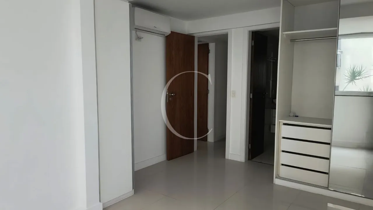198 m² apartment with 4 bedrooms and enclosed balcony — photo 10