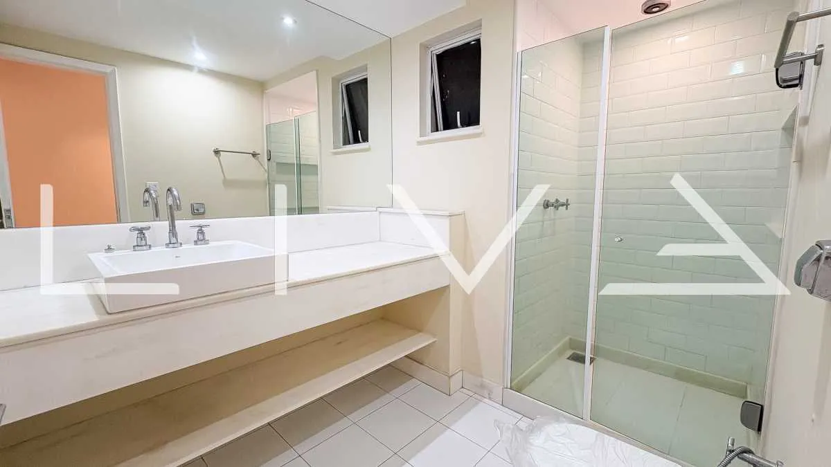 Гардеробная и 4 спальни: квартира 180 м² — photo 24