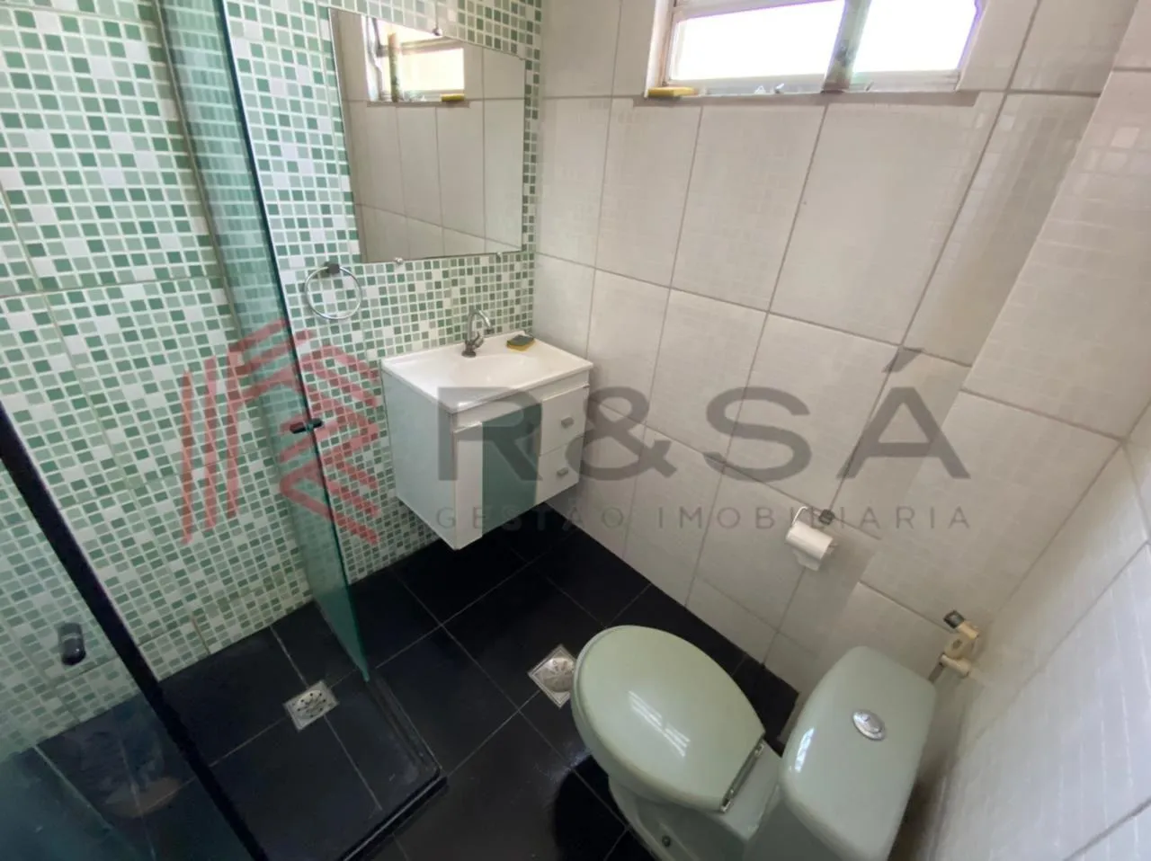 Квартира з 2 спальнями та дерев'яною підлогою або ламінатом — photo 9