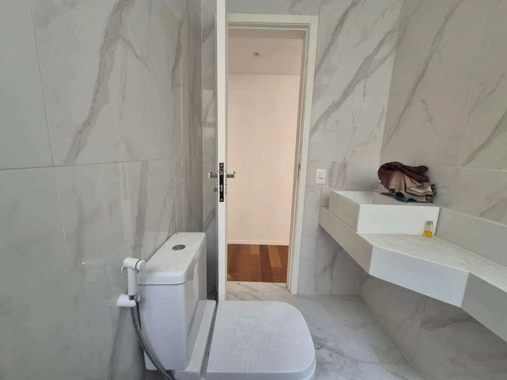 Apartment with open-plan kitchen, 2 ensuites and 5 baths — photo 10