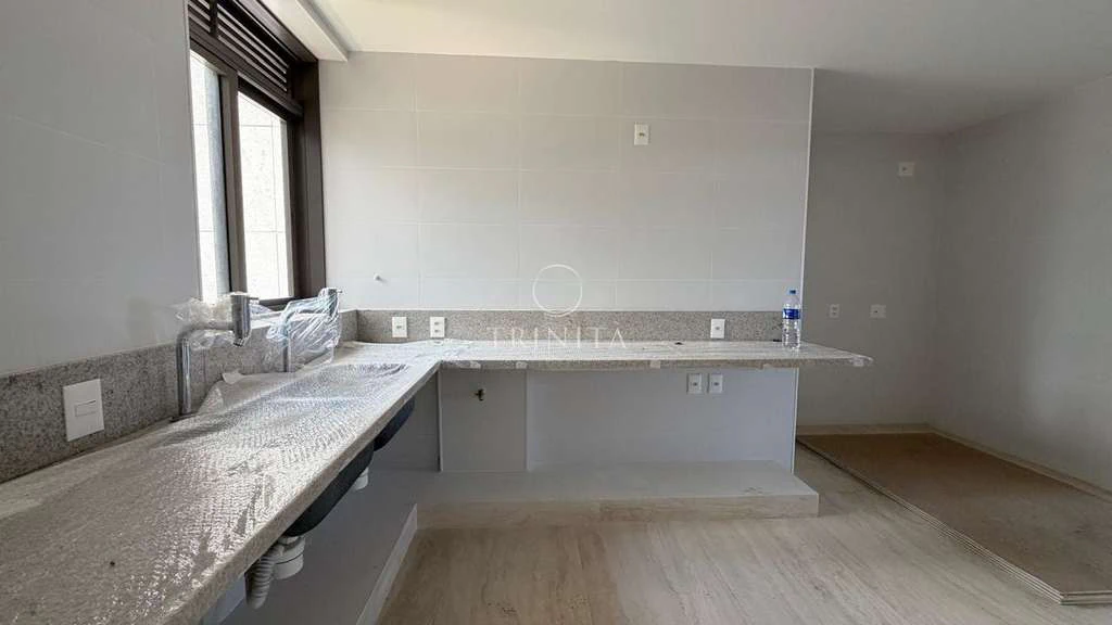 4-bedroom apartment with a closed kitchen and 4 parking spots — photo 20