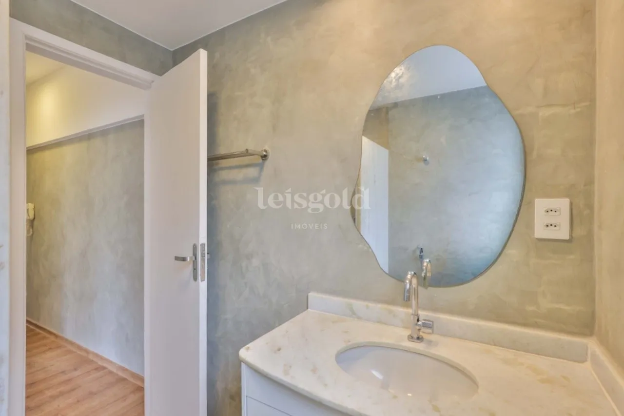 Apartment, 73 m², with wood or laminate floors — photo 9
