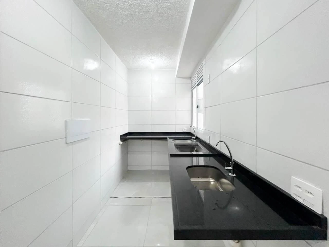 2-bedroom apartment in a building with a gym — photo 14