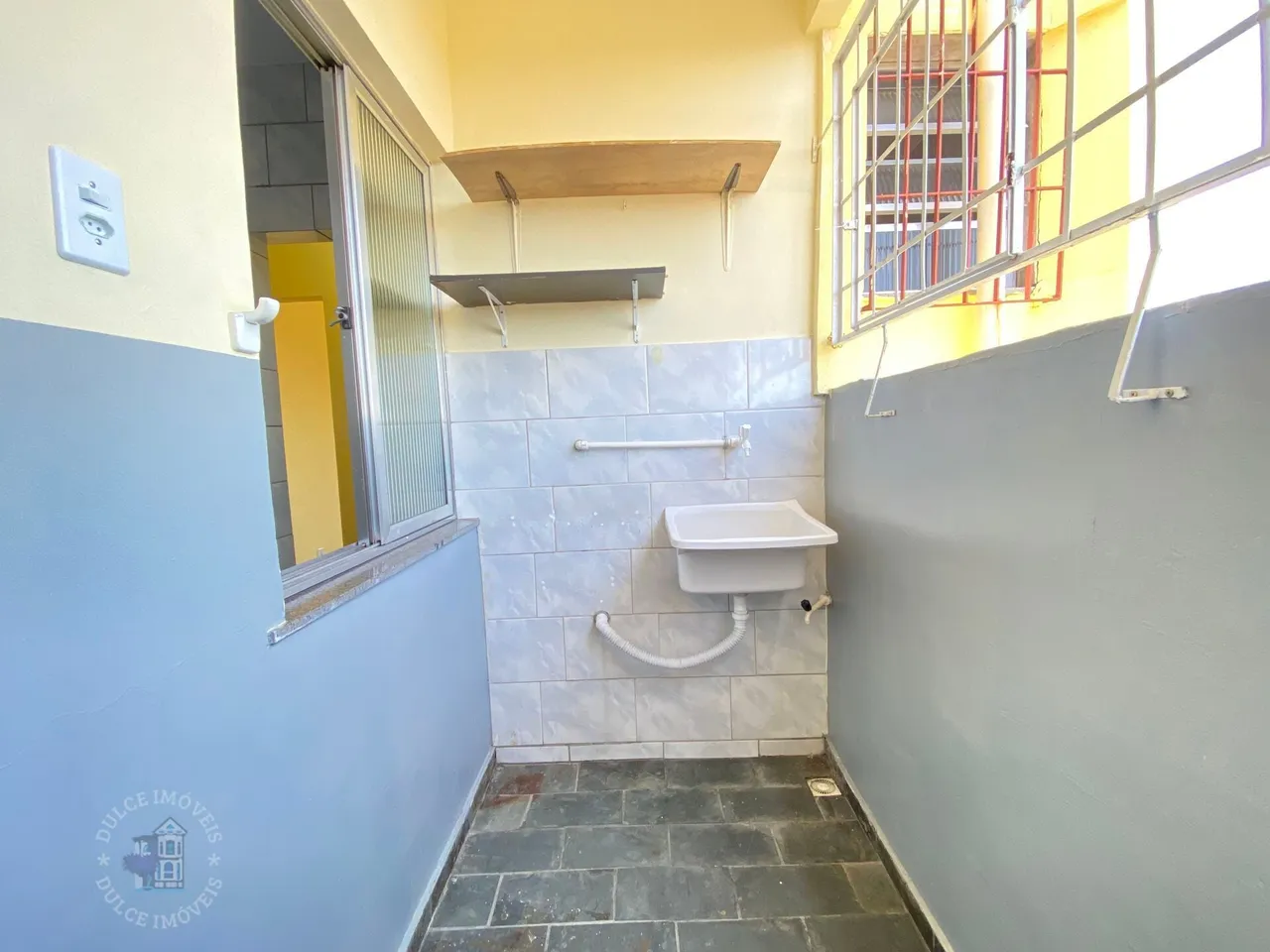 House with no parking: 1 bedroom and 1 bathroom — photo 10
