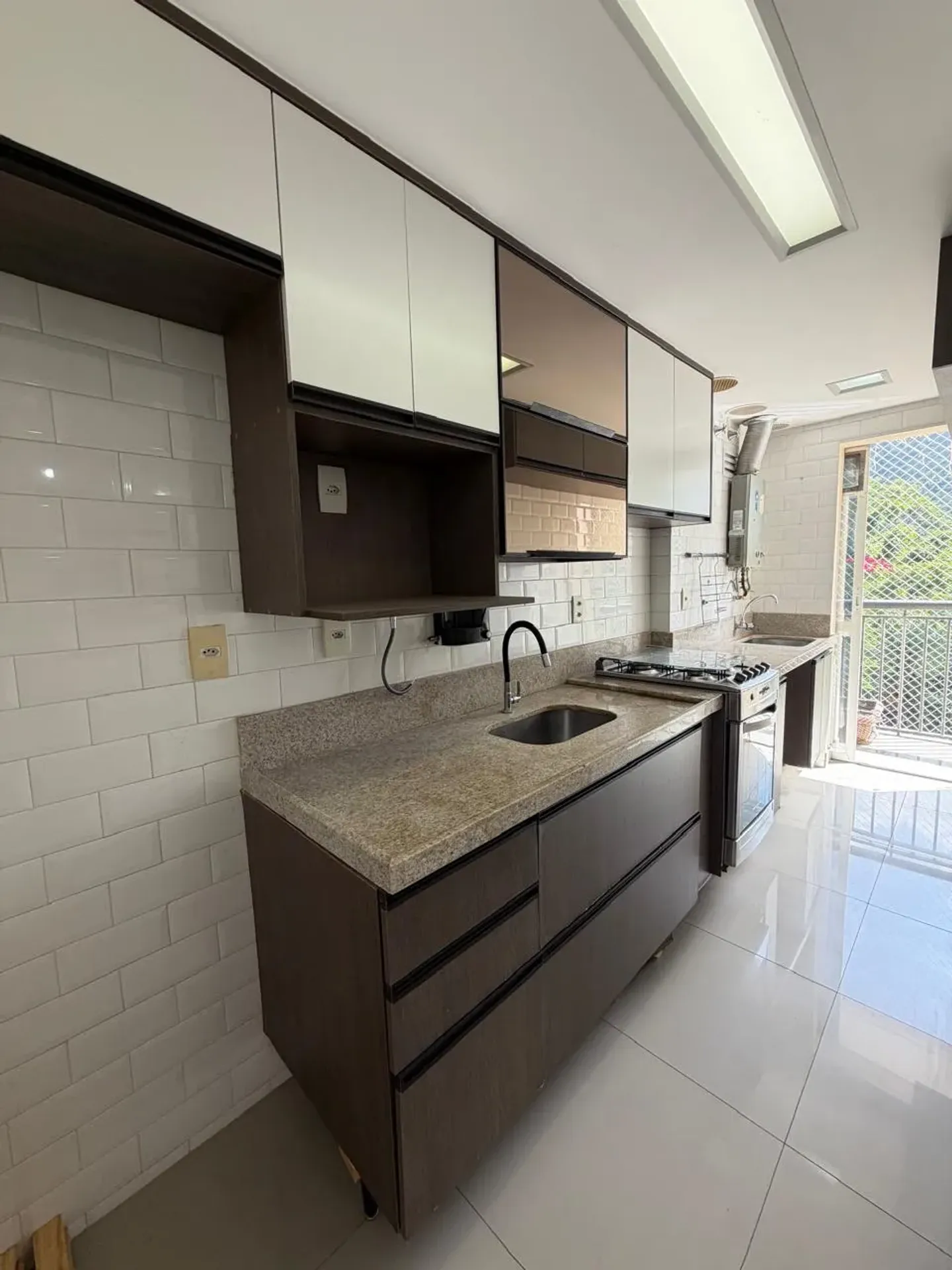 4-bedroom apartment with a closed-in balcony — photo 34
