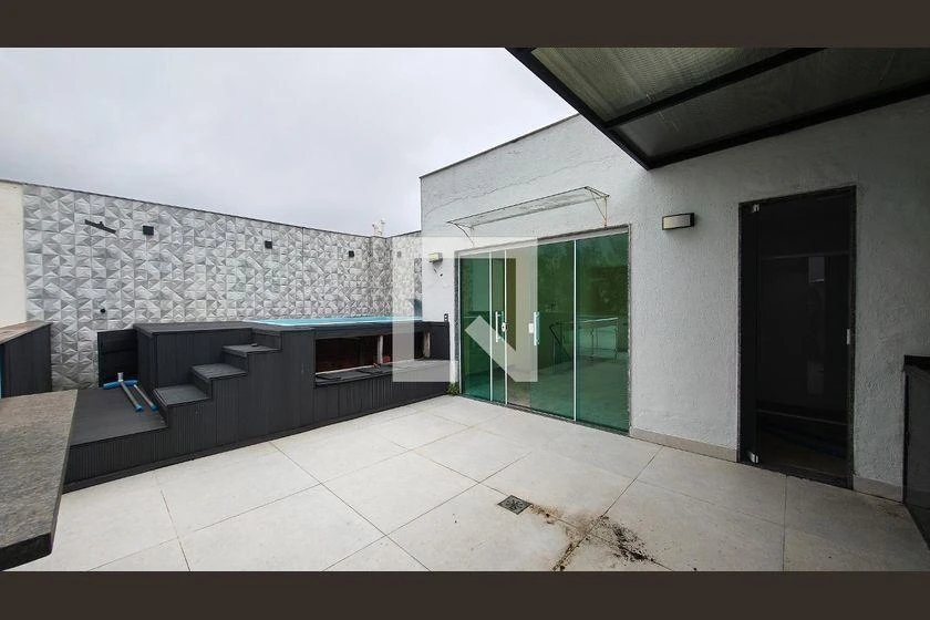 Balcony with a grill in a 3-bedroom apartment, 311 m² — photo 42