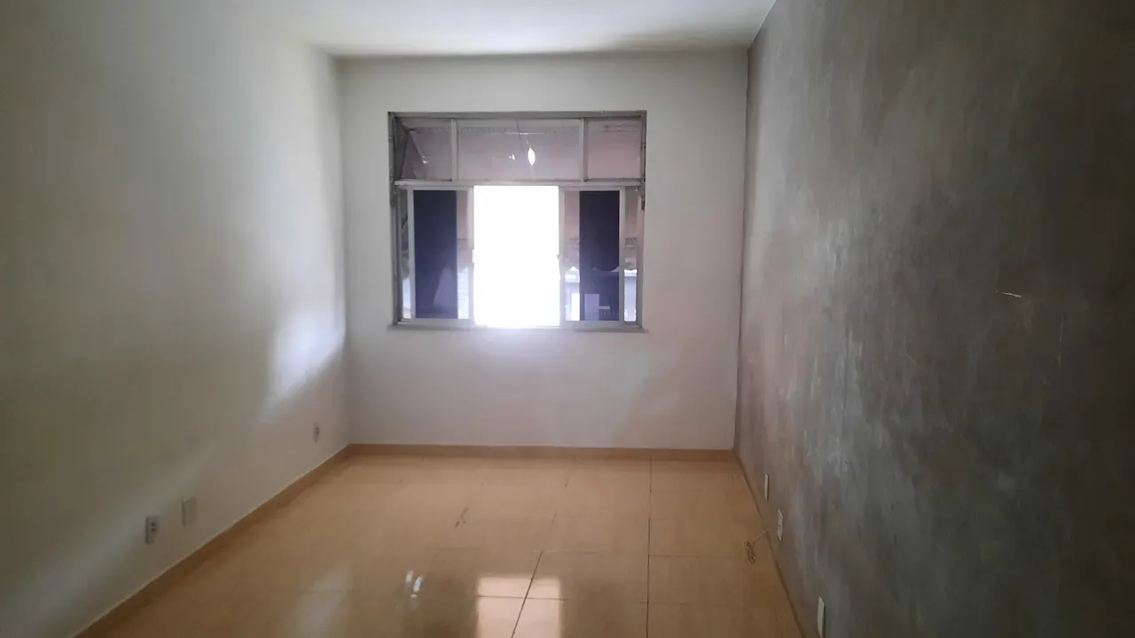 Walk-in closet in a 2-bedroom apartment, 95 m²