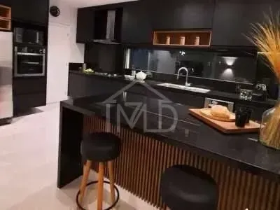 4-bedroom house with 350 m², 3 parking spaces and pool — photo 2