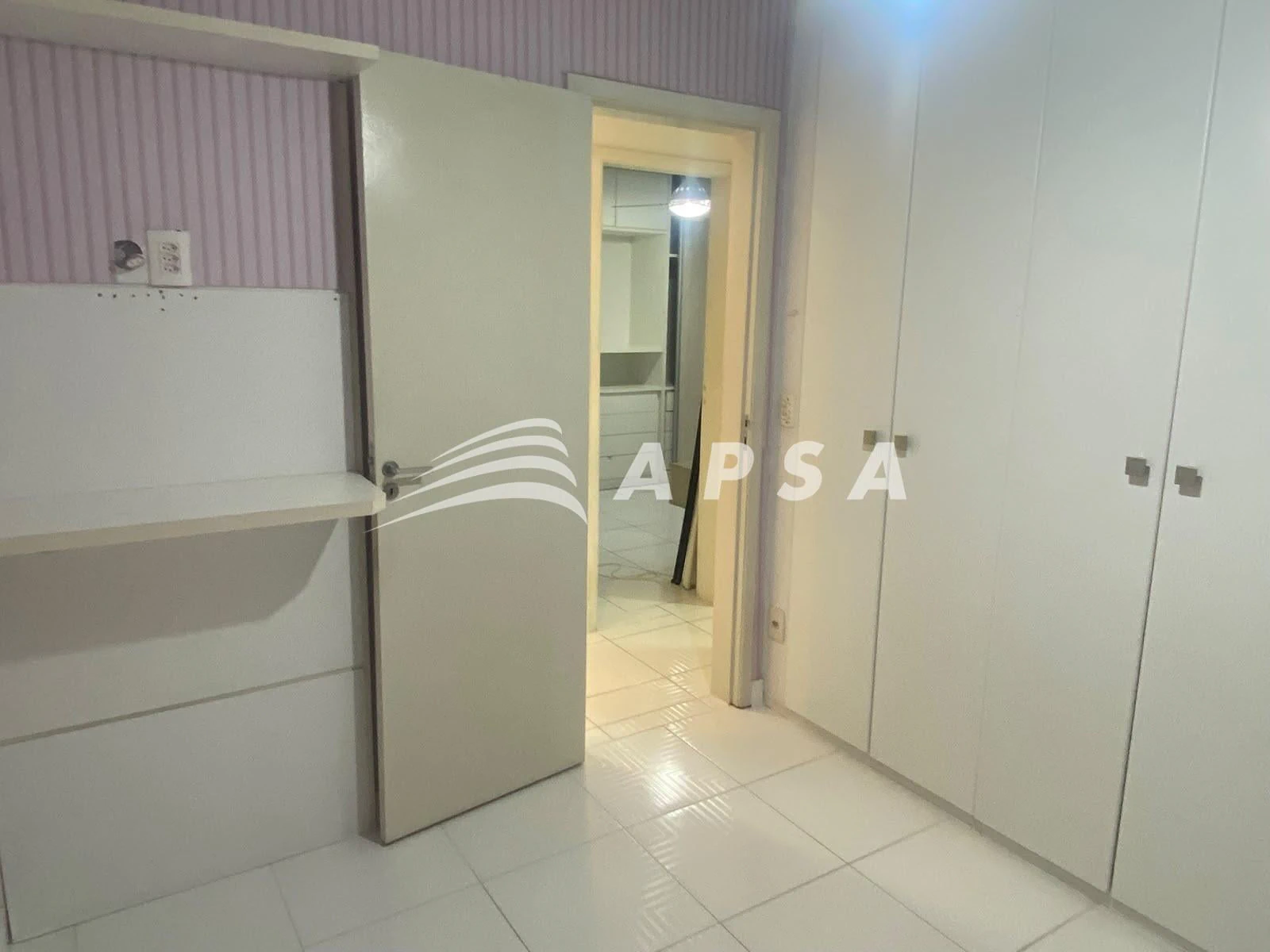 3-bedroom apartment with a glass-enclosed balcony — photo 16