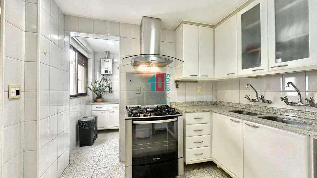 Furnished 3-bedroom apartment with balcony and 3 parking — photo 18