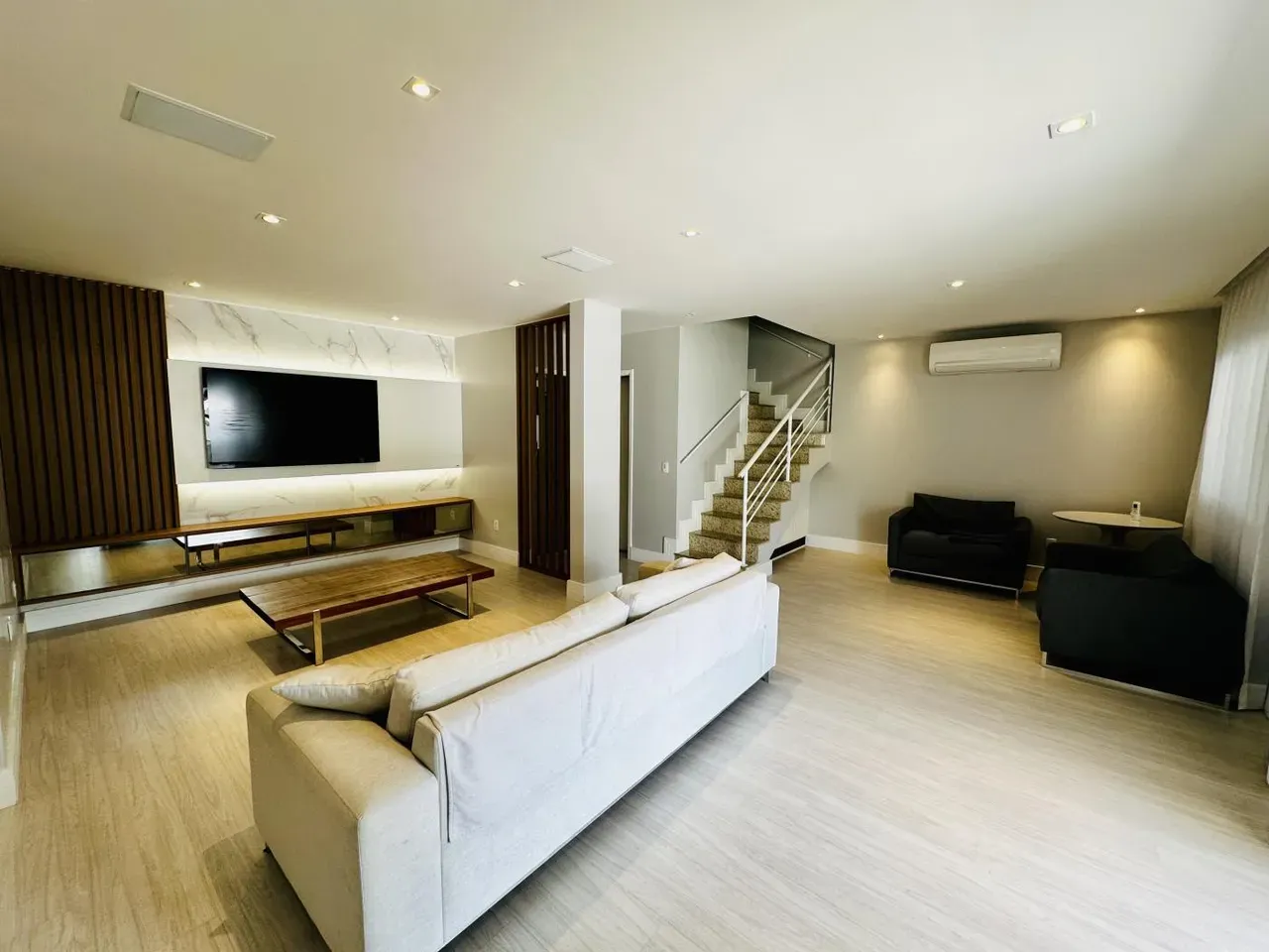 Furnished house, 250 m², with a grill on the balcony — photo 3