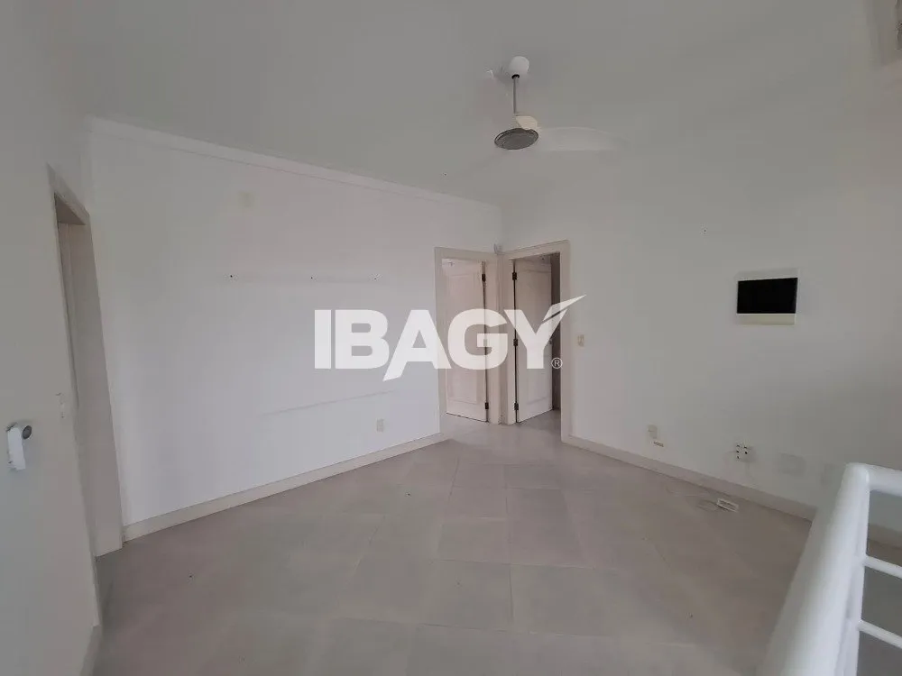 4-bedroom house with 3 suites and 400 m² total area — photo 25