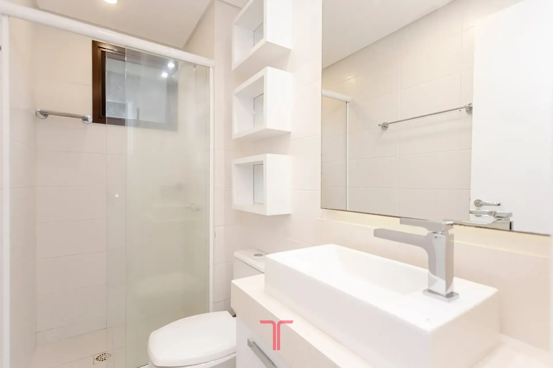 3-bedroom apartment in a building with a pool — photo 47