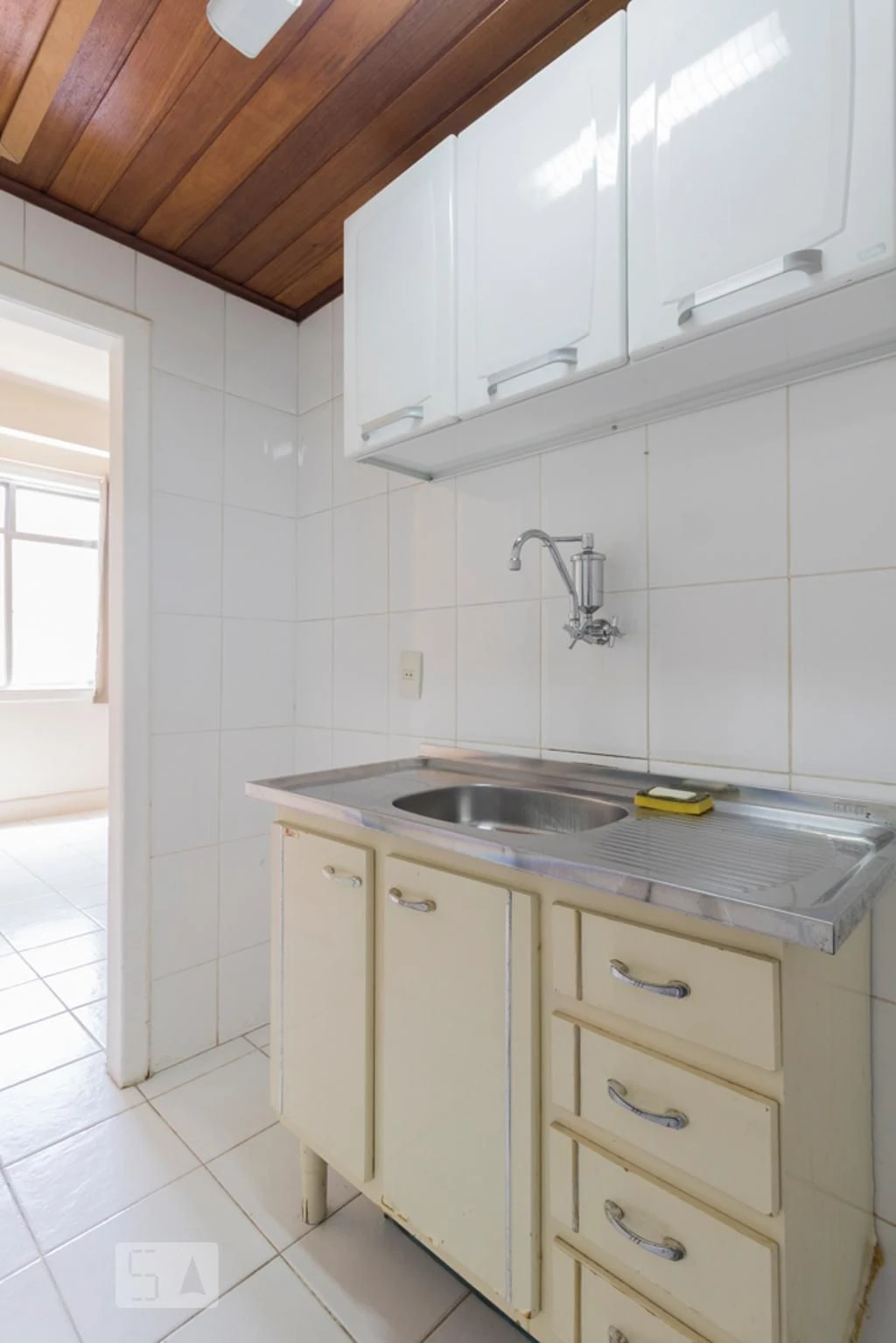 Unfurnished studio with 1 bedroom and 1 bathroom — photo 2