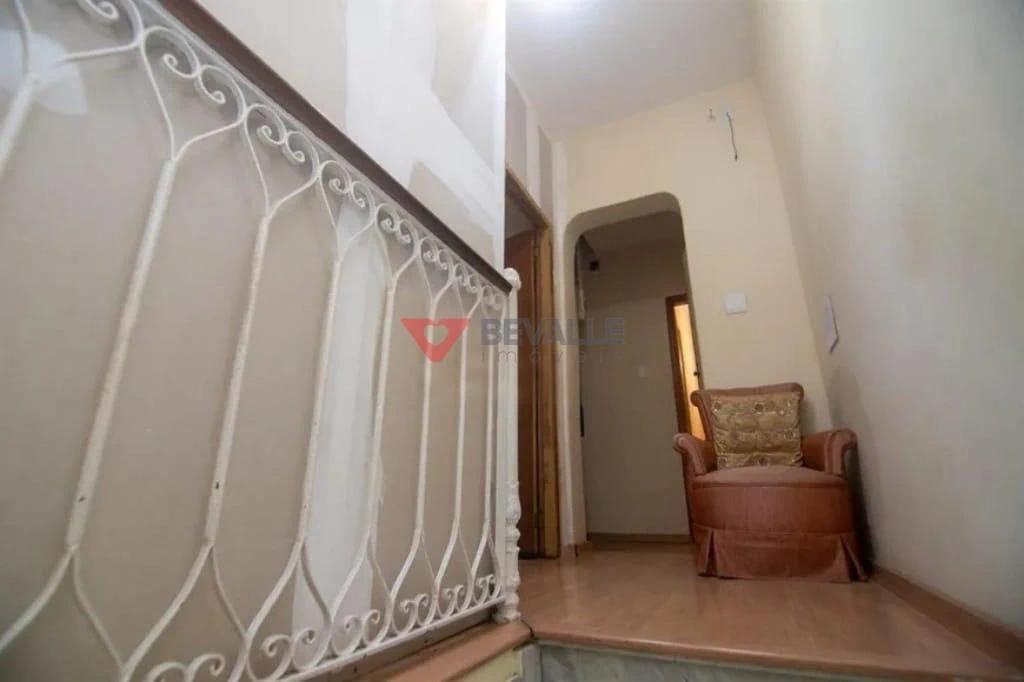 Rental house with 6 bedrooms and 300 m² — photo 18
