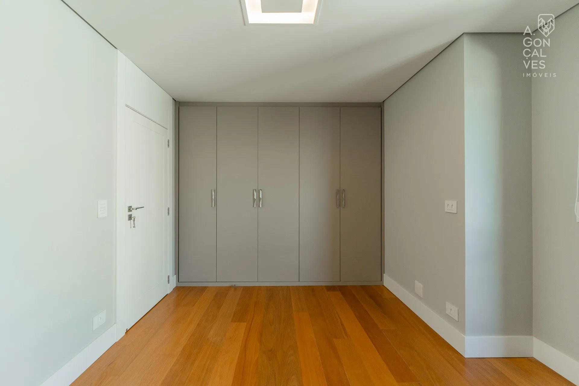 479 m² apartment with 4 bedrooms and 4 parking spaces — photo 40