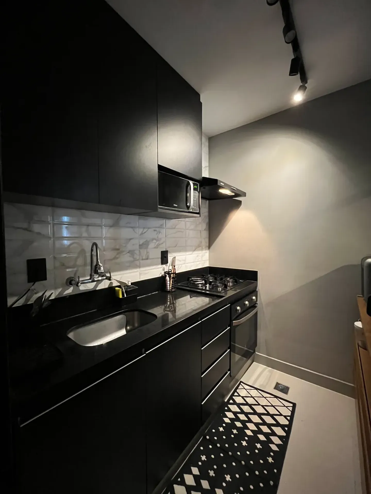 Apartment on the 11th floor with a water view — photo 12
