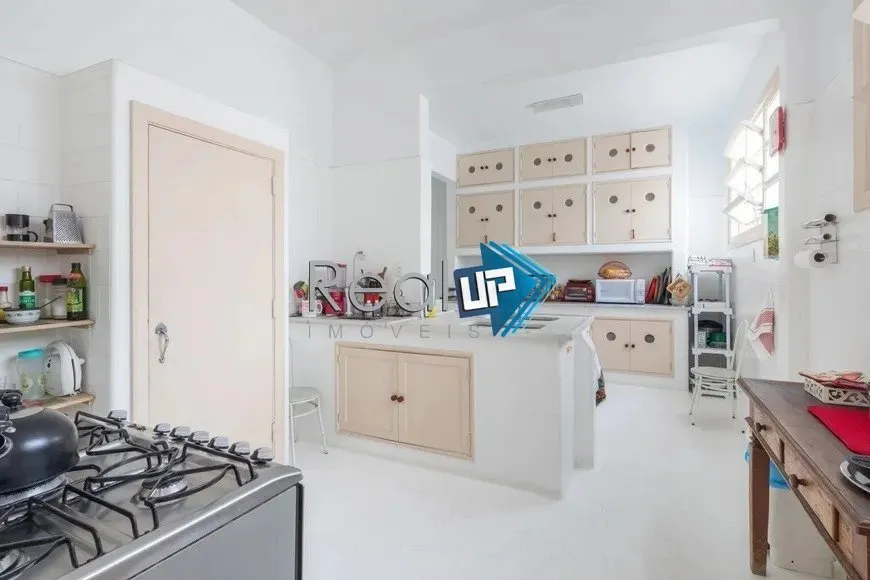 Penthouse with a glassed-in balcony and 4 bedrooms — photo 29
