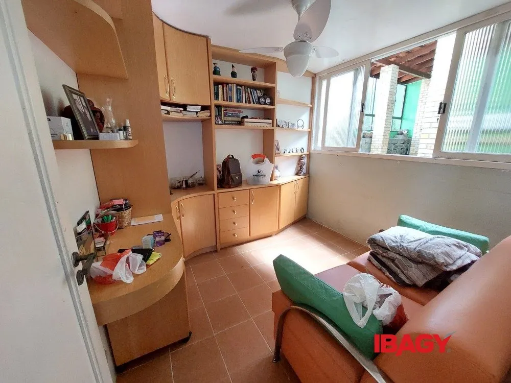 Casa amueblada con 4 dormitorios y 950 m² — photo 23