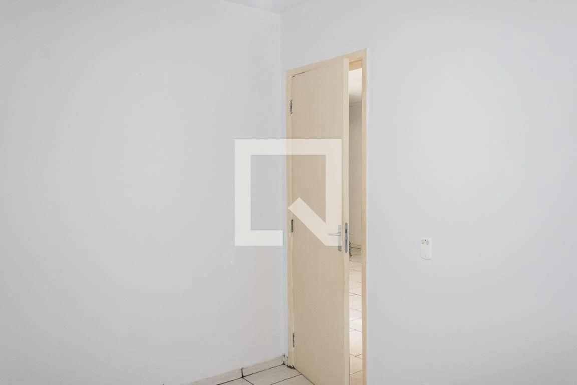 2-bedroom apartment with 1 parking space and laundry area — photo 40
