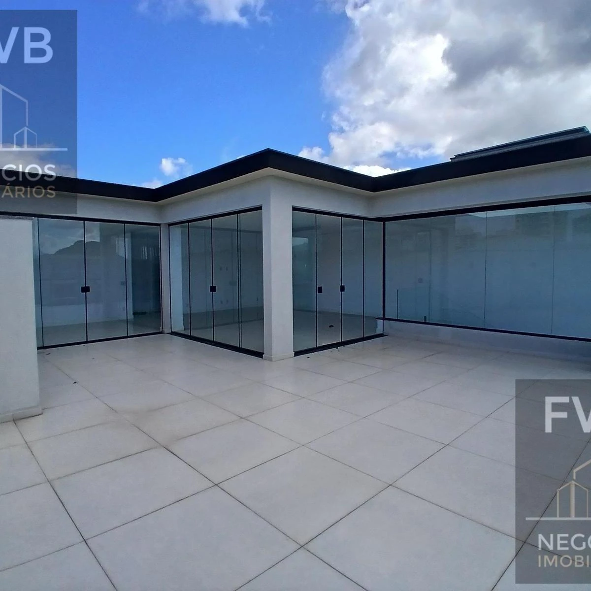House, 464 m², with floor-to-ceiling windows — photo 9