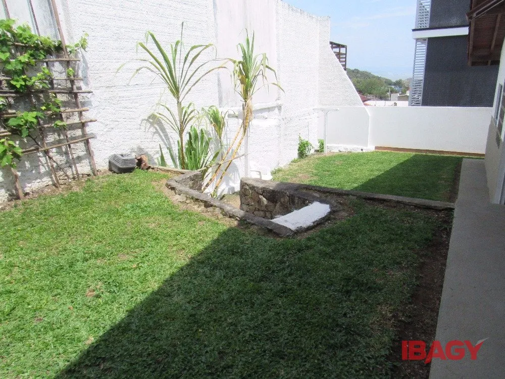 House with 4 bedrooms and 380 m², 2 parking spots — photo 22