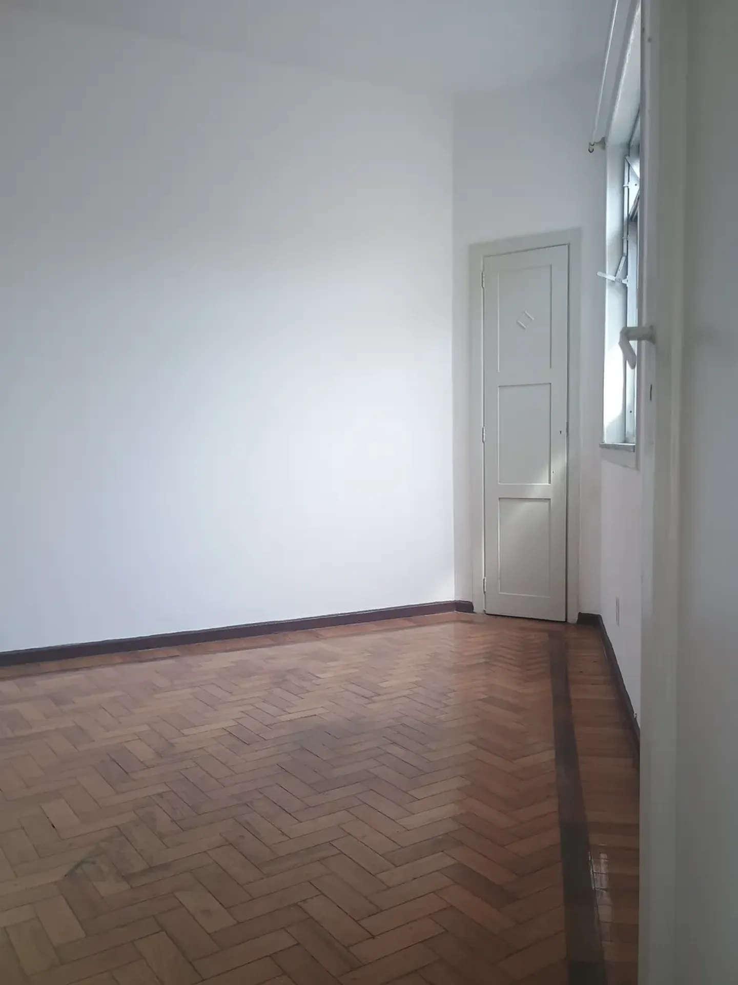 Apartment on the 3rd floor with wood or laminate floors — photo 2