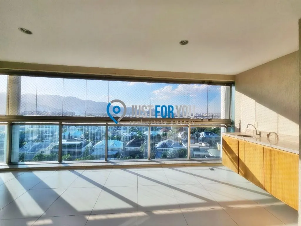 4-bedroom apartment with 233 m² and 5 bathrooms — photo 45