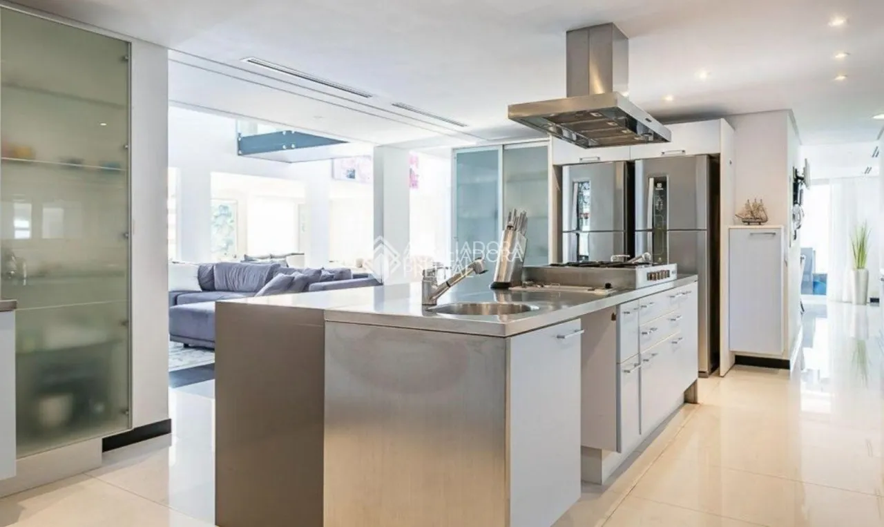 Furnished house with 5 bedrooms and a balcony grill