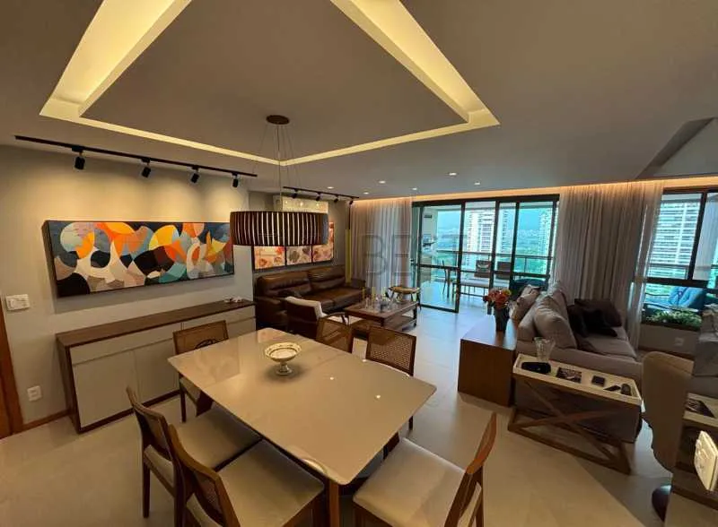 Furnished 4-bedroom apartment with a glassed-in balcony — photo 8