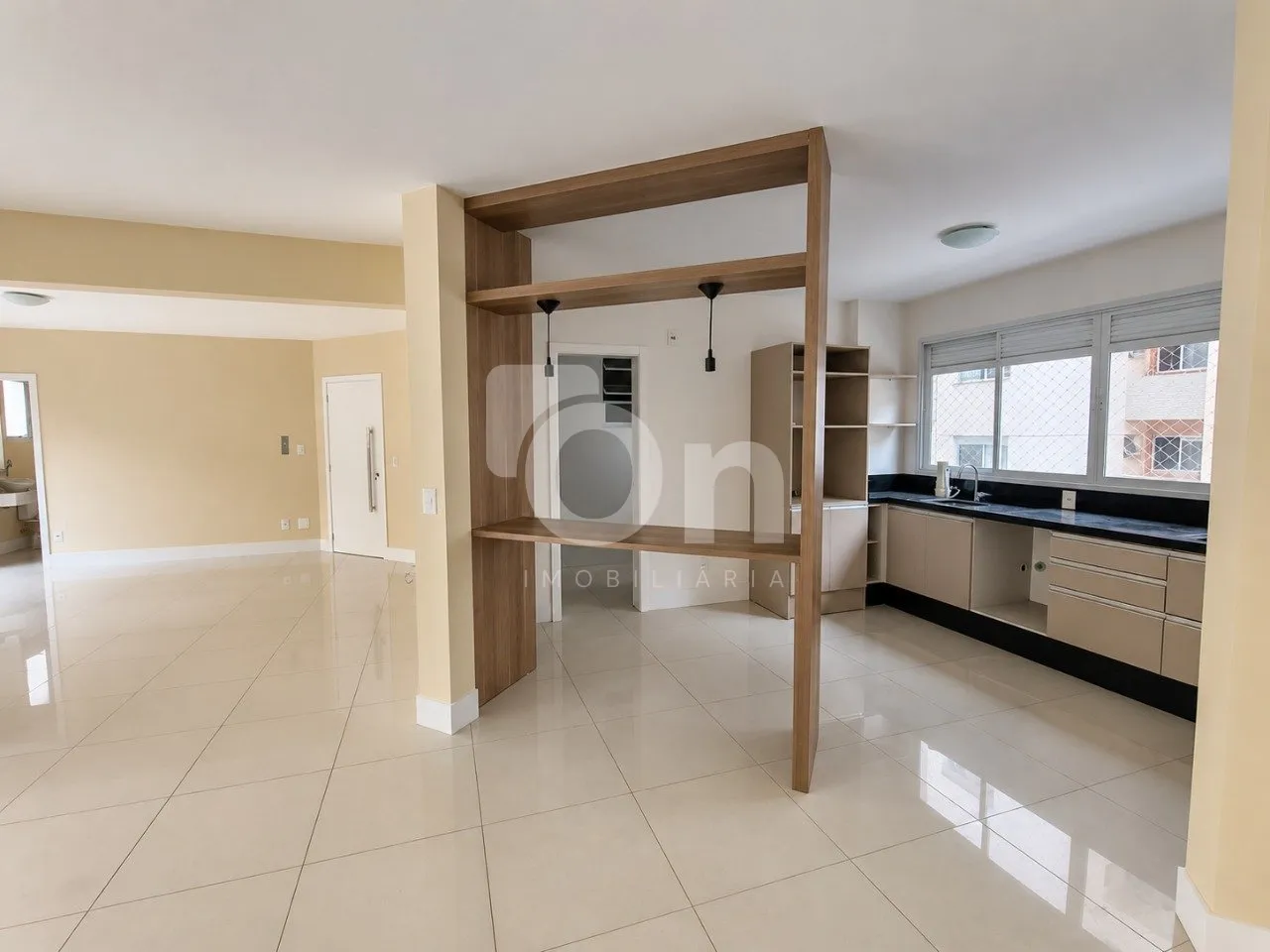 Bathtub in a 4-bedroom apartment, 178 m² — photo 4