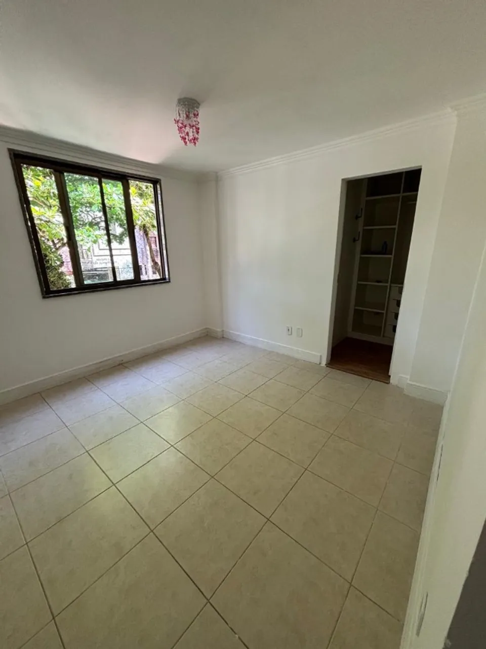 Walk-in closet in a 2-bedroom apartment, 85 m² — photo 4