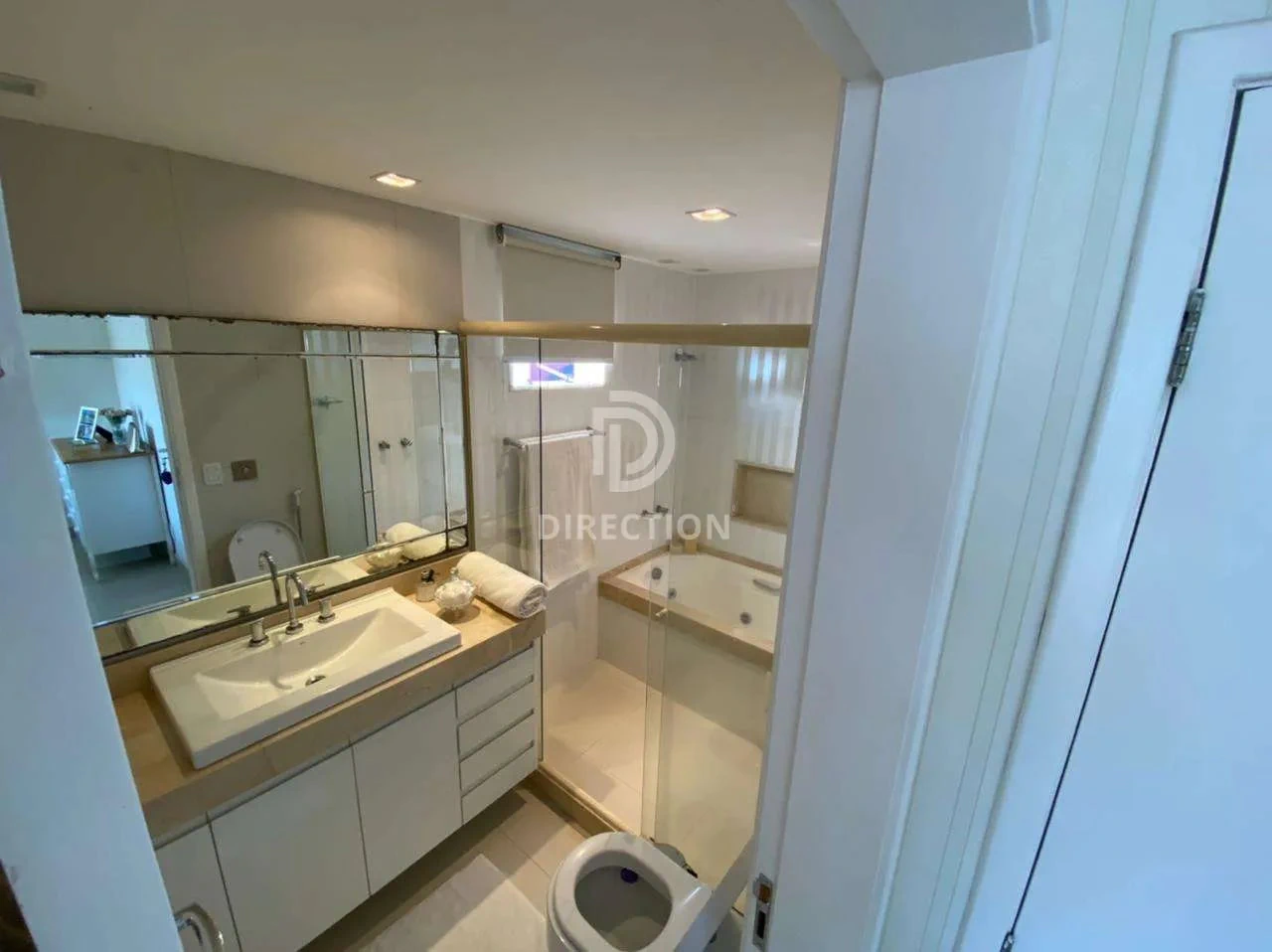 4 quartos e banheira: casa de 300 m² — photo 19