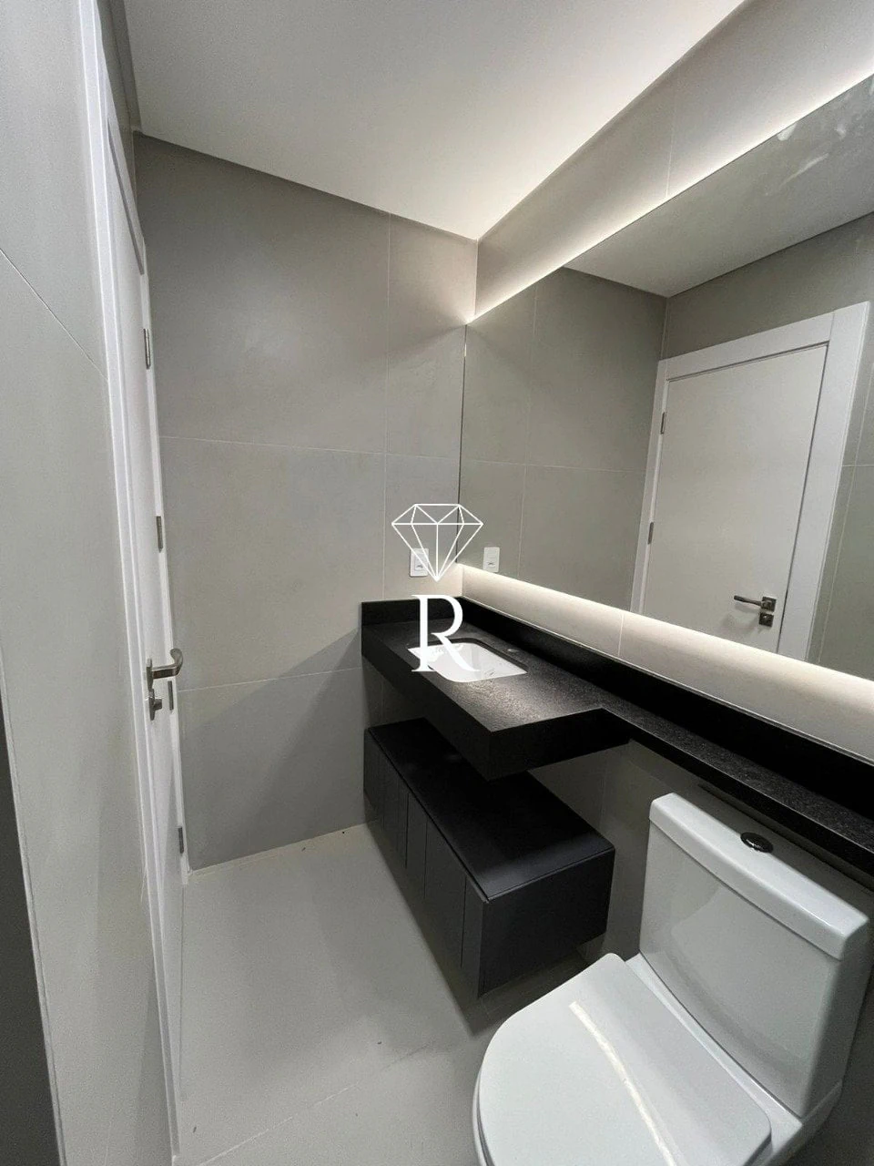 3-bedroom apartment with a grill on the balcony — photo 5