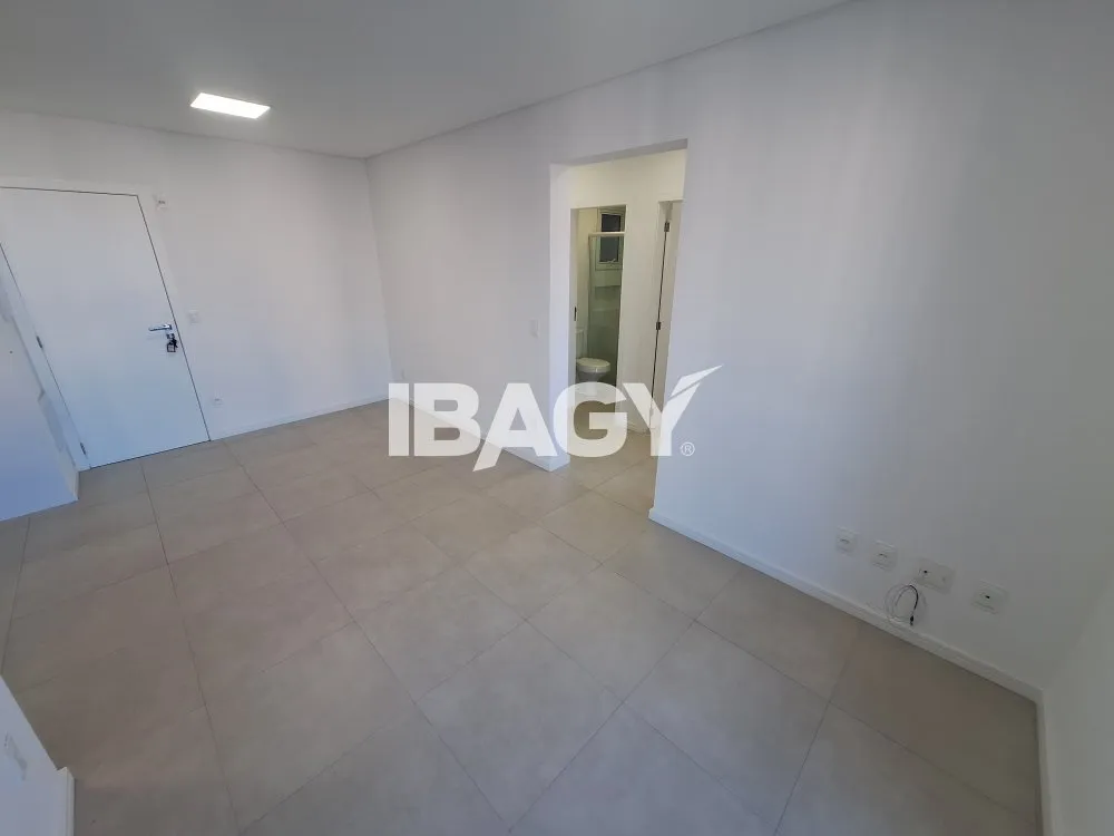 2-bedroom apartment with open-plan kitchen and parking — photo 10