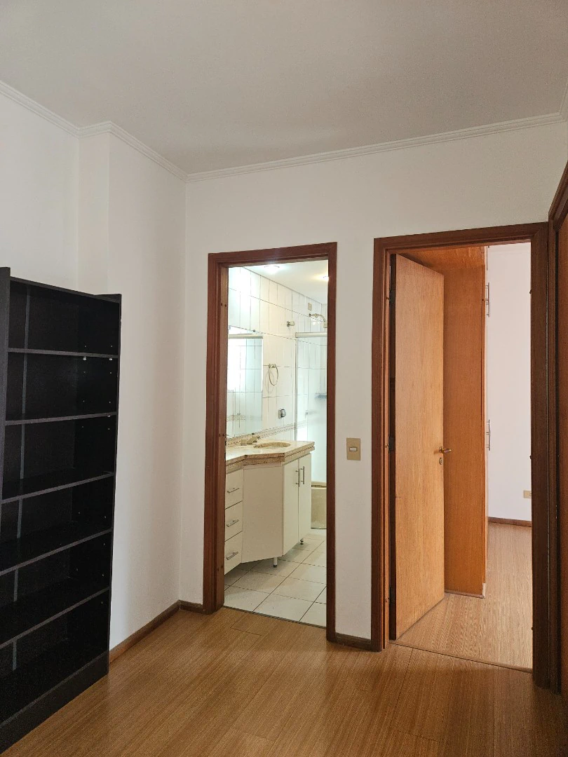 Wood or laminate floors in a one-bedroom apartment, 51 m² — photo 15