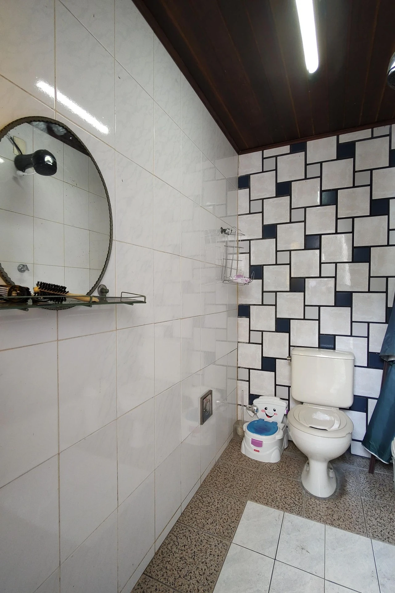 House with 3 bedrooms and a private backyard — photo 38